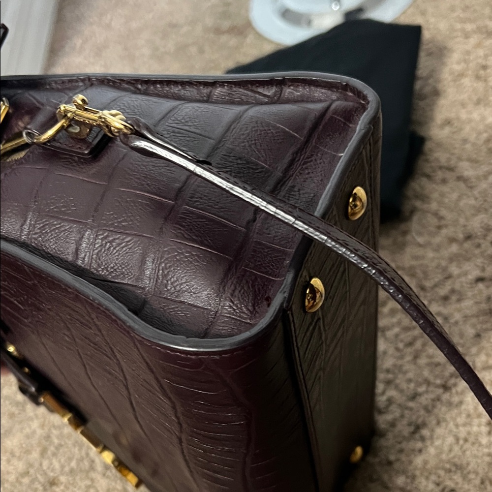 2055 Saint Laurent Cabas with Crocodile Embossing - Picture 6 of 11